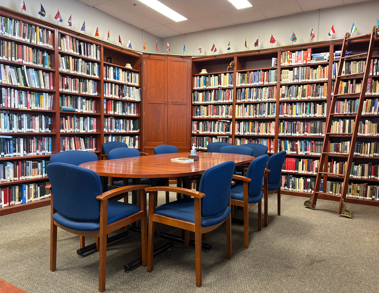 Table and chairs in CERES library space